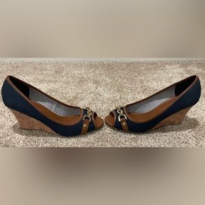 Tommy Hilfiger blue/brown peep toe wedge with gold chain accent